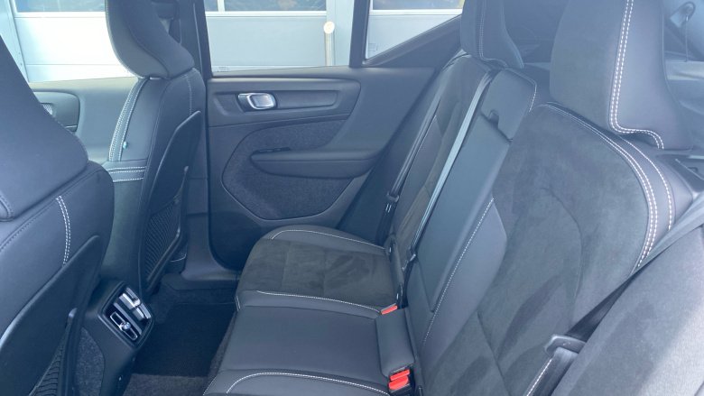 Volvo XC40 2.0 B3P Plus Dark 5dr Auto Petrol Estate